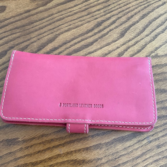 Portland Leather Goods Women’s Wallet Coral w/White Stitching, Snap Closure - Picture 2 of 5